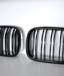 BMW E39 dvigubos grotelės blizgios juodos