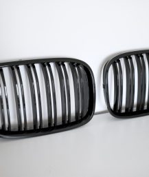 BMW F01 dvigubos grotelės juodos blizgios